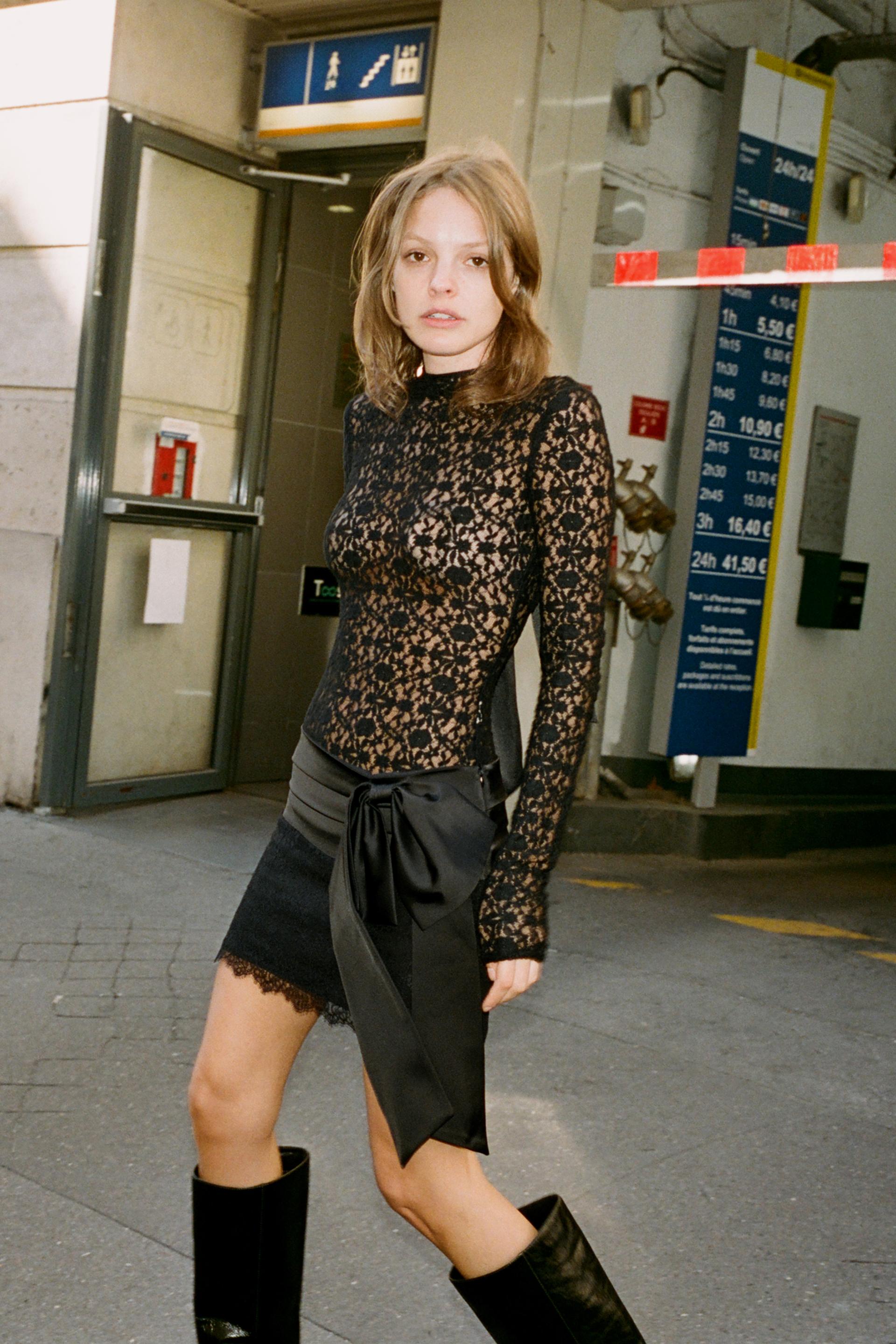 MINI SKIRT WITH CONTRAST LACE AND BOW DETAIL